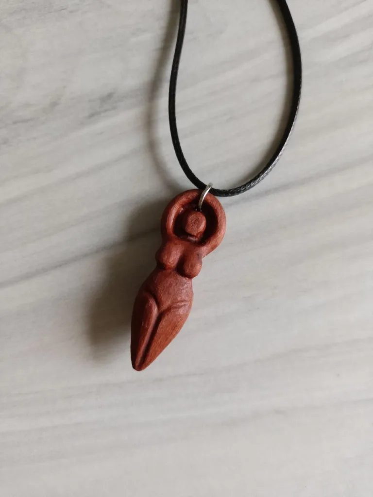 Mother goddess pendant without gap between arms and head